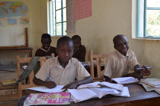 Kinder in der Schule in Kenia - FORWAC